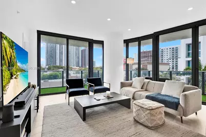 121 NE 34th St #L304, Miami, FL 33137 - Photo 3