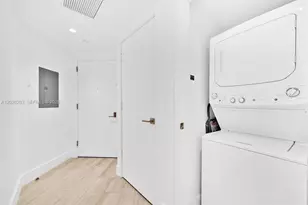 121 NE 34th St, Miami, FL 33137 - Photo 35