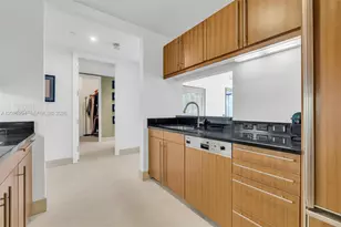 1425 Brickell Ave, Miami, FL 33131 - Photo 9