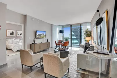 88 SW 7th St #1408, Miami, FL 33130 - Photo 3
