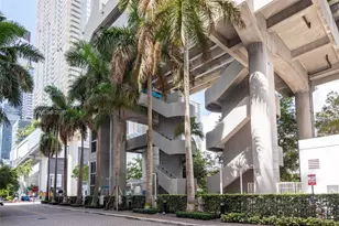 31 SE 5th St, Miami, FL 33131 - Photo 9