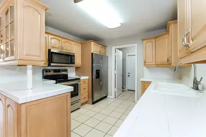 1389 Meadowbrook Dr, West Palm Beach, FL 33417 - Photo 5
