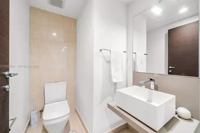 1000 Brickell Plz #2111, Miami, FL 33131 - Photo 5