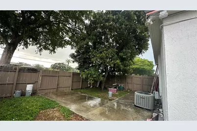 1090 NW 134th St, North Miami, FL 33168 - Photo 13