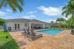 32302 SW 204th Ct, Homestead, FL 33030 - Photo 3