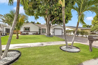 3260 SW 2nd Ct, Deerfield Beach, FL 33442 - Photo 11