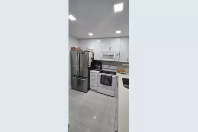 9460 Tangerine Pl #404, Davie, FL 33324 - Photo 3