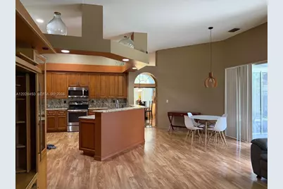 2242 NW 129th Ave, Pembroke Pines, FL 33028 - Photo 5