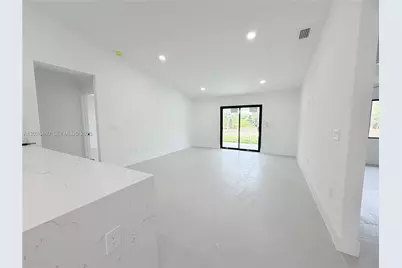 911 Cleveland Ave, Lehigh Acres, FL 33972 - Photo 17
