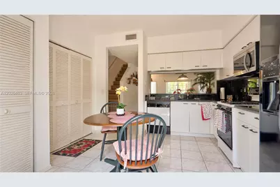 8054 Sanibel Dr, Tamarac, FL 33321 - Photo 7
