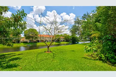 8054 Sanibel Dr, Tamarac, FL 33321 - Photo 15