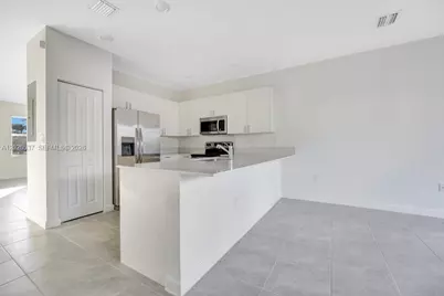 1716 SE 26th Rd #1716, Homestead, FL 33035 - Photo 9