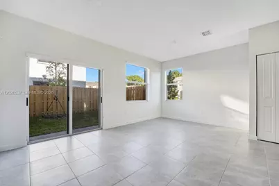 1716 SE 26th Rd #1716, Homestead, FL 33035 - Photo 13