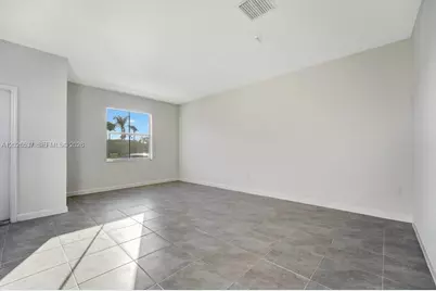 1716 SE 26th Rd #1716, Homestead, FL 33035 - Photo 5
