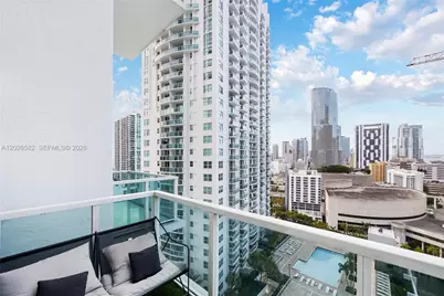 41 SE 5th St #1303, Miami, FL 33131 - Photo 17