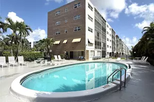 300 NE 14th Ave, Hallandale Beach, FL 33009 - Photo 23