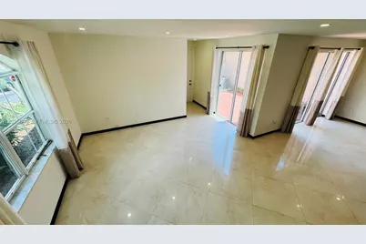 1094 Redwood St #1094, Hollywood, FL 33019 - Photo 7