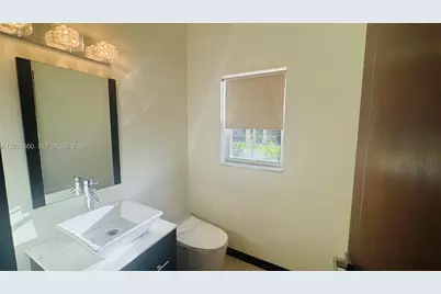 1094 Redwood St #1094, Hollywood, FL 33019 - Photo 15