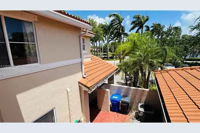 1094 Redwood St #1094, Hollywood, FL 33019 - Photo 49