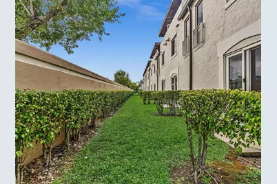 8695 NW 6th Ln #2-111, Miami, FL 33126 - Photo 23