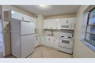 1235 NW 6th St #3, Miami, FL 33125 - Photo 5