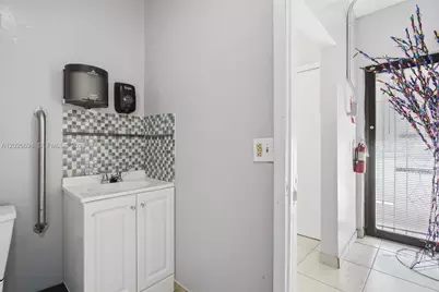 3240 NW 7th St, Miami, FL 33125 - Photo 33