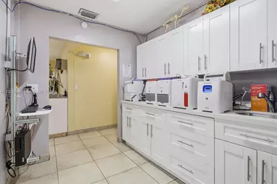 3240 NW 7th St, Miami, FL 33125 - Photo 23