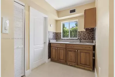 3240 NW 7th St, Miami, FL 33125 - Photo 49