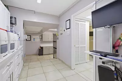 3240 NW 7th St, Miami, FL 33125 - Photo 25