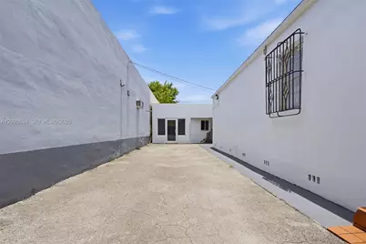3240 NW 7th St, Miami, FL 33125 - Photo 41