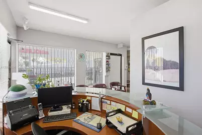 3240 NW 7th St, Miami, FL 33125 - Photo 9