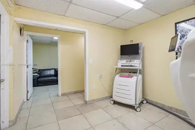 3240 NW 7th St, Miami, FL 33125 - Photo 15