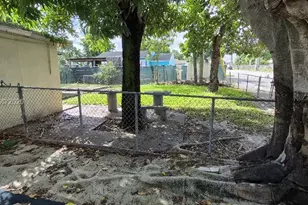 610 E 6th Pl, Hialeah, FL 33010 - Photo 5