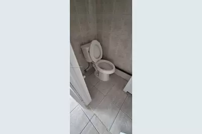 610 E 6th Pl, Hialeah, FL 33010 - Photo 13