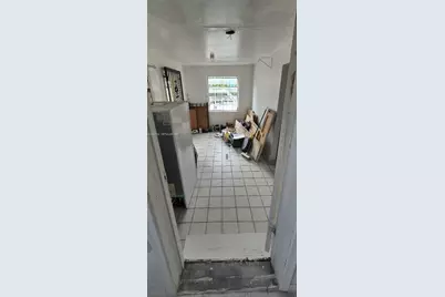 610 E 6th Pl, Hialeah, FL 33010 - Photo 11