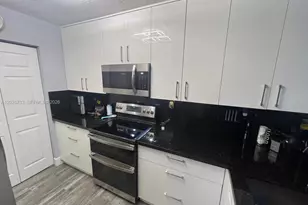 943 SW 143rd Terrace, Pembroke Pines, FL 33027 - Photo 17