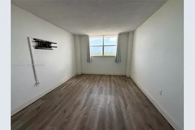 16465 NE 22nd Ave #610, North Miami Beach, FL 33160 - Photo 5