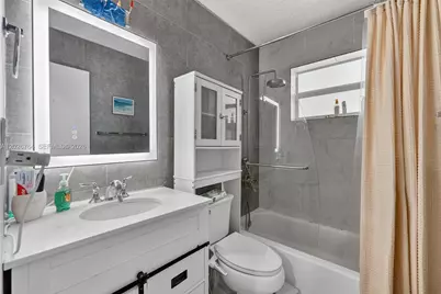 1060 NW 44, Oakland Park, FL 33309 - Photo 9
