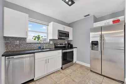 1060 NW 44, Oakland Park, FL 33309 - Photo 17