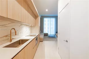 77 SE 5th St, Miami, FL 33131 - Photo 19