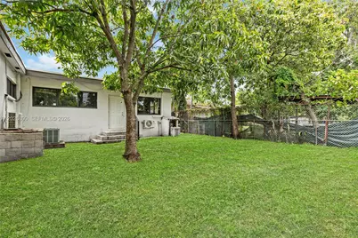 821 NW 36th Ave, Miami, FL 33125 - Photo 31