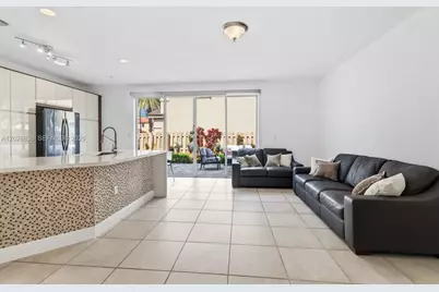 8610 NW 110th Ave, Doral, FL 33178 - Photo 5
