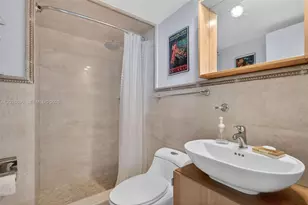 7135 Collins Ave, Miami Beach, FL 33141 - Photo 19