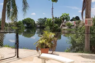 1325 W 68th St, Hialeah, FL 33014 - Photo 13