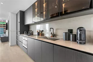 20 NE 11th St, Miami, FL 33132 - Photo 21