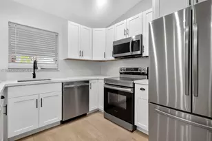 18847 NW 83rd Pl, Hialeah, FL 33015 - Photo 11
