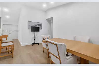 18847 NW 83rd Pl, Hialeah, FL 33015 - Photo 15