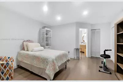 18847 NW 83rd Pl, Hialeah, FL 33015 - Photo 17