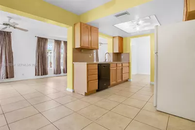 7005 NW 11th Ct, Margate, FL 33063 - Photo 9