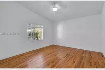 7503 W 34th Ln, Hialeah, FL 33018 - Photo 19